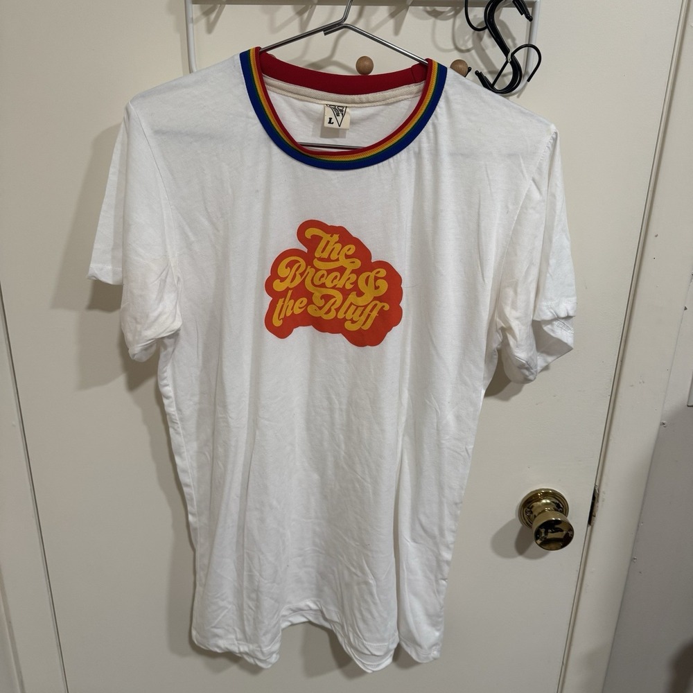 Camp Collection Colorful Retro Style The Brook & the Bluff T-Shirt Size Large